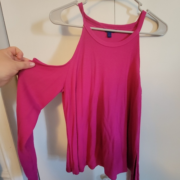 Aeropostale shoulder peep top in fuscia - Picture 2 of 3